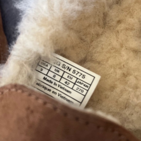 MENs UGG Ascot Slipper - Picture 6 of 6